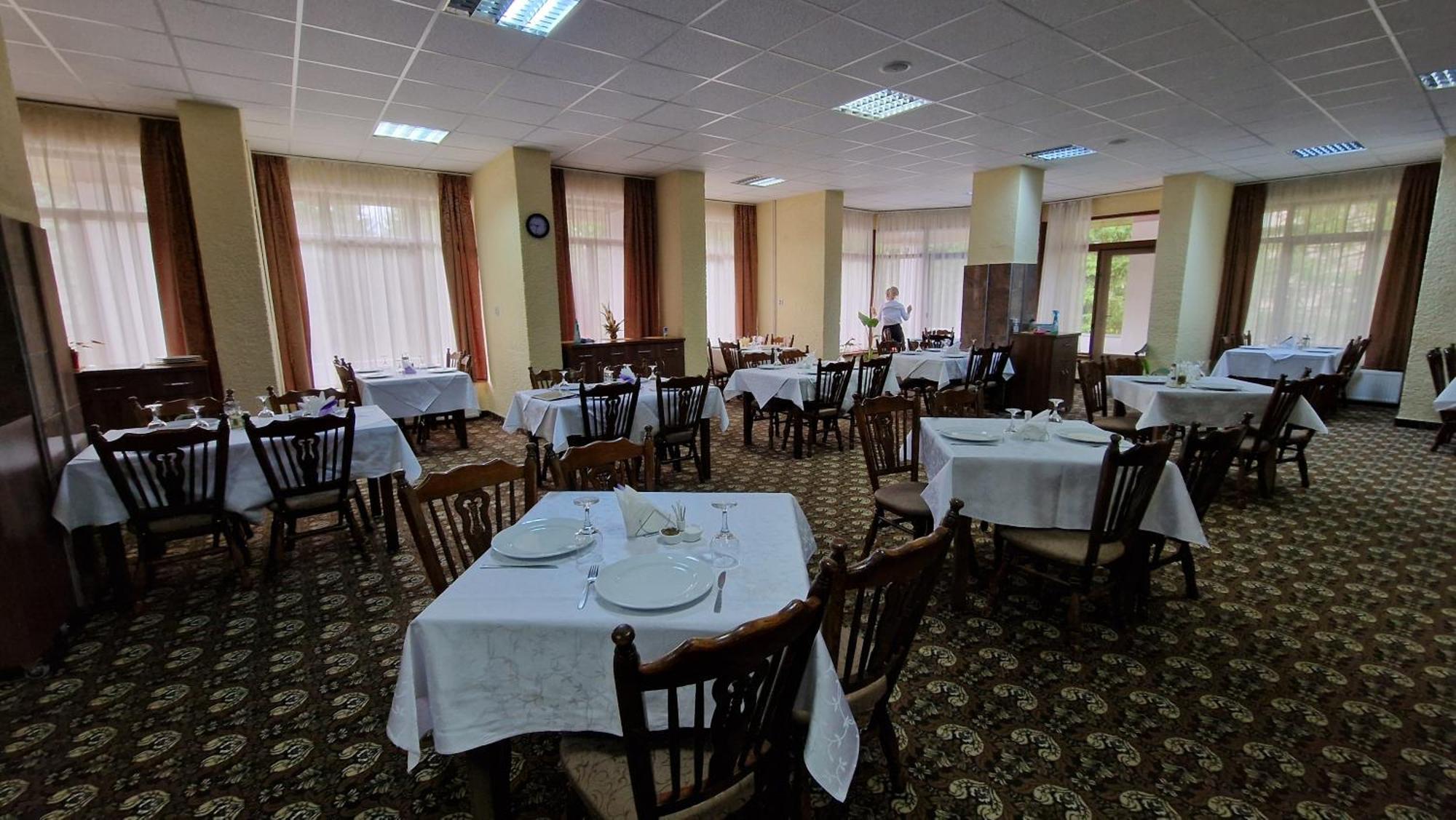 Hotel Bradul - Covasna Bagian luar foto